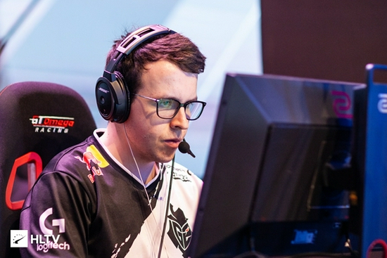 快手战队夺得2025CFML夏季总冠军实现三连冠壮举